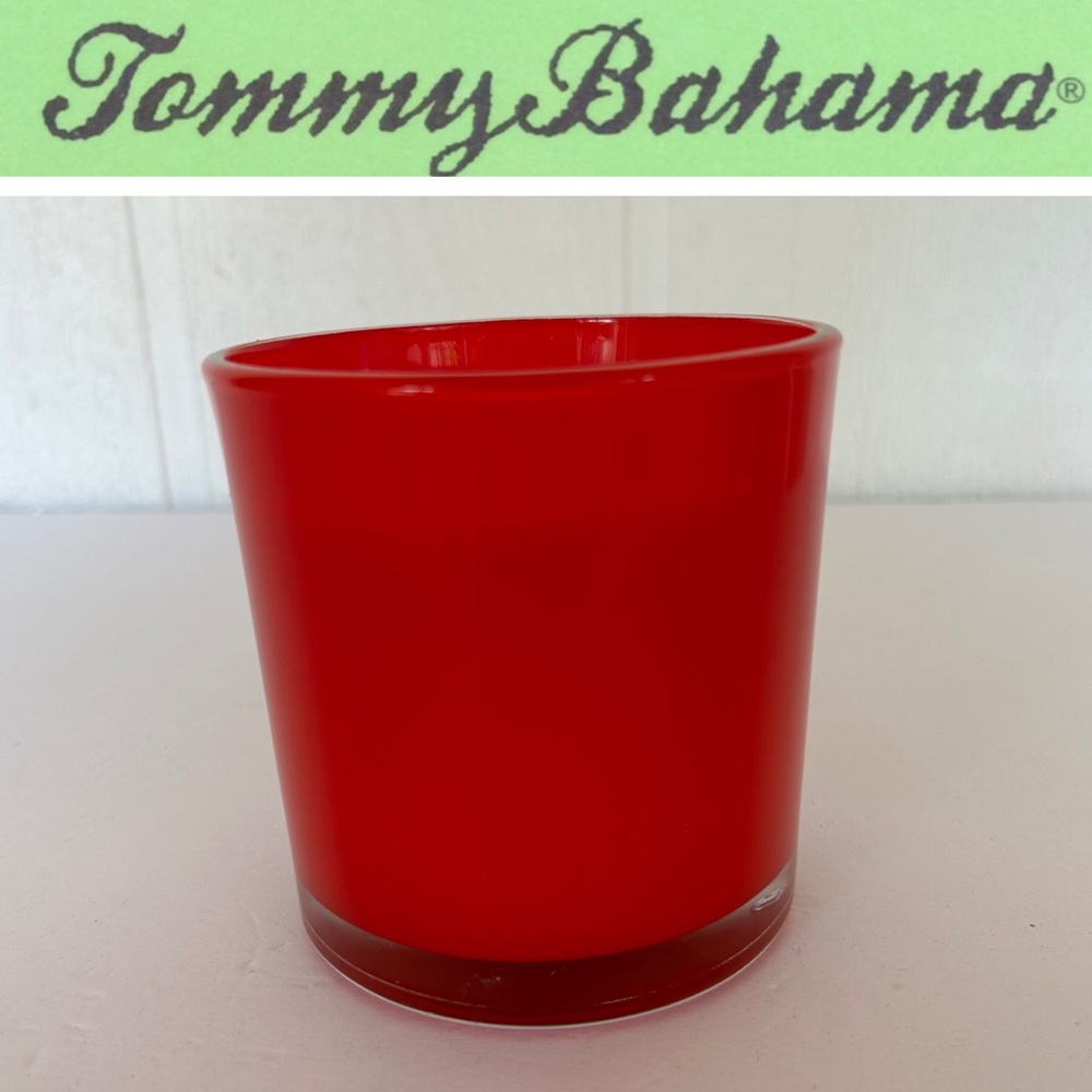 TOMMY BAHAMA NWT TWO WICK CANDLE IN JUNIPER CURRANT
